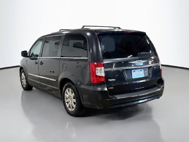 Used 2014 Chrysler Town & Country Touring FWD image 9