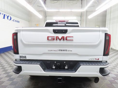Used 2025 GMC Sierra 2500 AT4 image 33