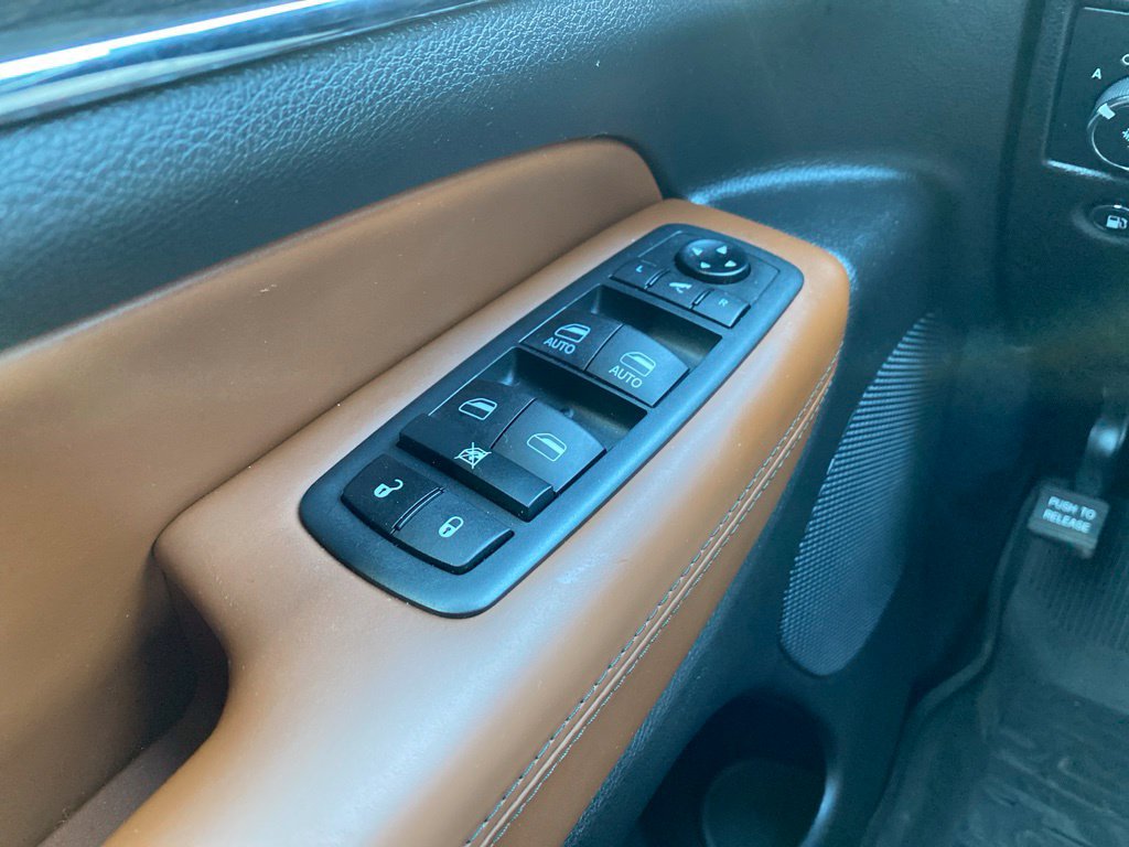 Used 2021 Jeep Grand Cherokee Overland AWD/4WD image 38