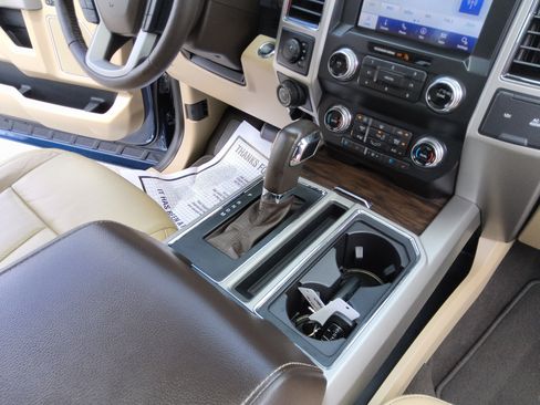 Certified 2019 Ford F150 Lariat w/ Equipment Group 502A Luxury AWD/4WD image 27