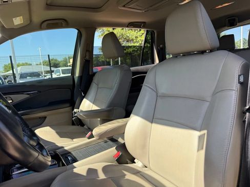 Used 2019 Honda Pilot Touring image 11