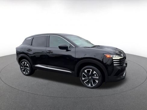 Used 2025 Nissan Kicks SV image 2