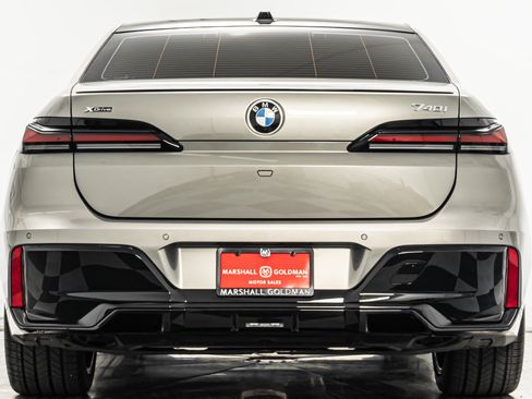 Used 2026 BMW 740i xDrive w/ Premium Package AWD/4WD image 8