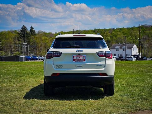 Used 2020 Jeep Compass Latitude AWD/4WD image 4