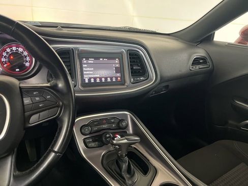 Used 2021 Dodge Challenger SXT w/ Driver Convenience Group RWD image 24