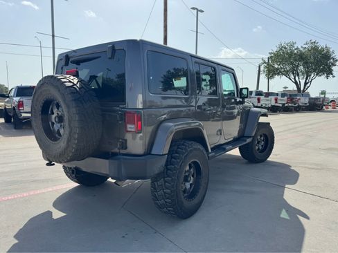 Used 2016 Jeep Wrangler Unlimited Sahara w/ Max Tow Package AWD/4WD image 4