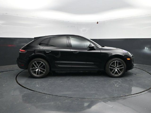 Used 2025 Porsche Macan AWD/4WD image 11