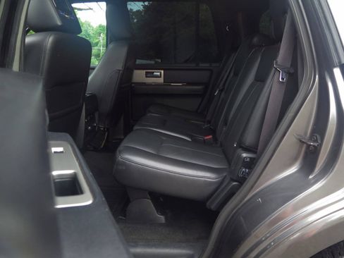 Used 2016 Ford Expedition XLT w/ Equipment Group 202A AWD/4WD image 14