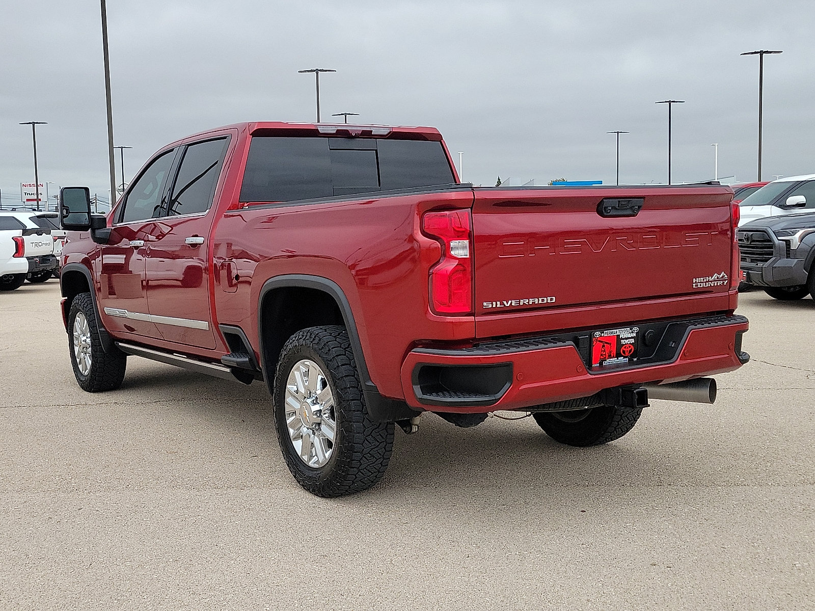 Used 2024 Chevrolet Silverado 3500 High Country w/ High Country Premium Package AWD/4WD image 3