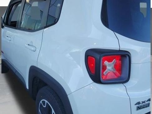 Used 2015 Jeep Renegade Trailhawk image 6