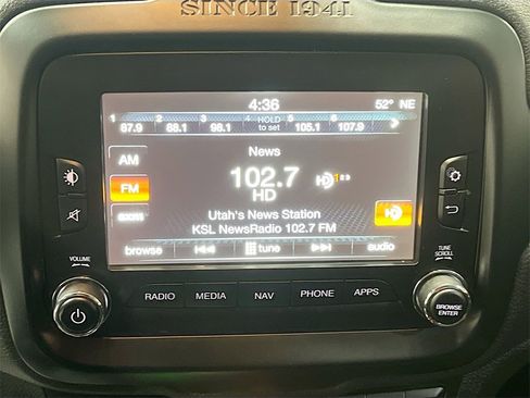 Used 2016 Jeep Renegade Trailhawk w/ Premium Trailhawk Package image 15