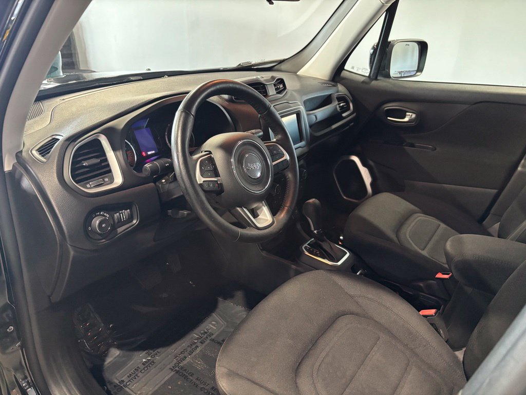 Used 2020 Jeep Renegade Latitude w/ Cold Weather Group AWD/4WD image 10