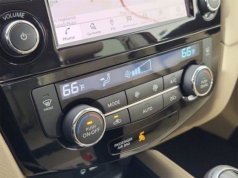 Used 2020 Nissan Rogue SL w/ Premium Package image 24