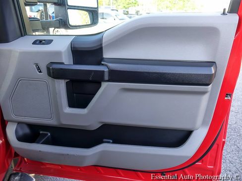 Used 2019 Ford F550 2WD Regular Cab Super Duty image 16