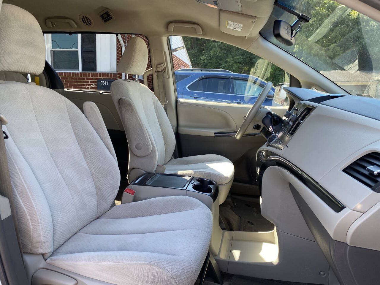 Used 2014 Toyota Sienna LE FWD image 20