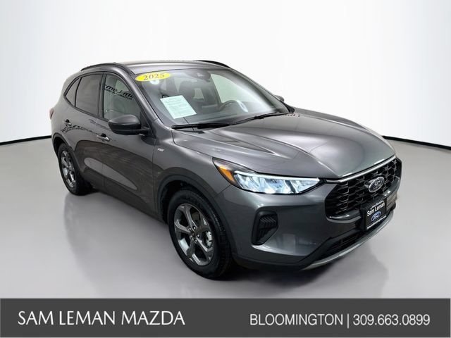 Used 2025 Ford Escape ST-Line FWD image 1
