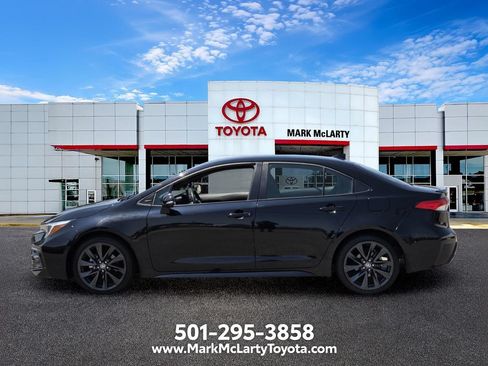 Used 2025 Toyota Corolla SE FWD image 2