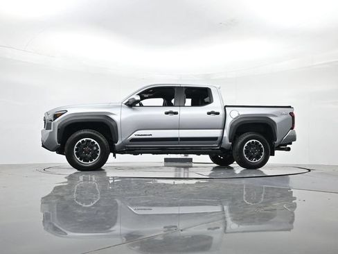 Used 2024 Toyota Tacoma TRD Off-Road AWD/4WD image 35