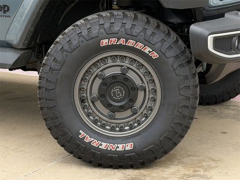 New 2025 Jeep Gladiator Sport image 8