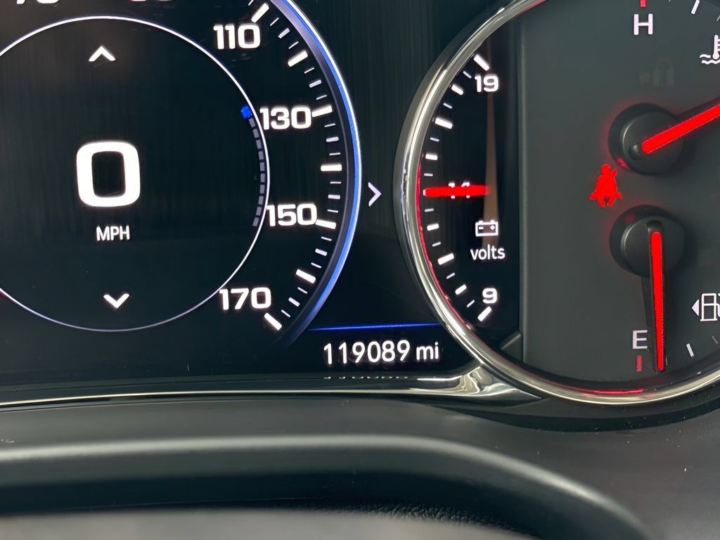 Used 2021 GMC Acadia Denali w/ Denali Technology Package FWD image 18