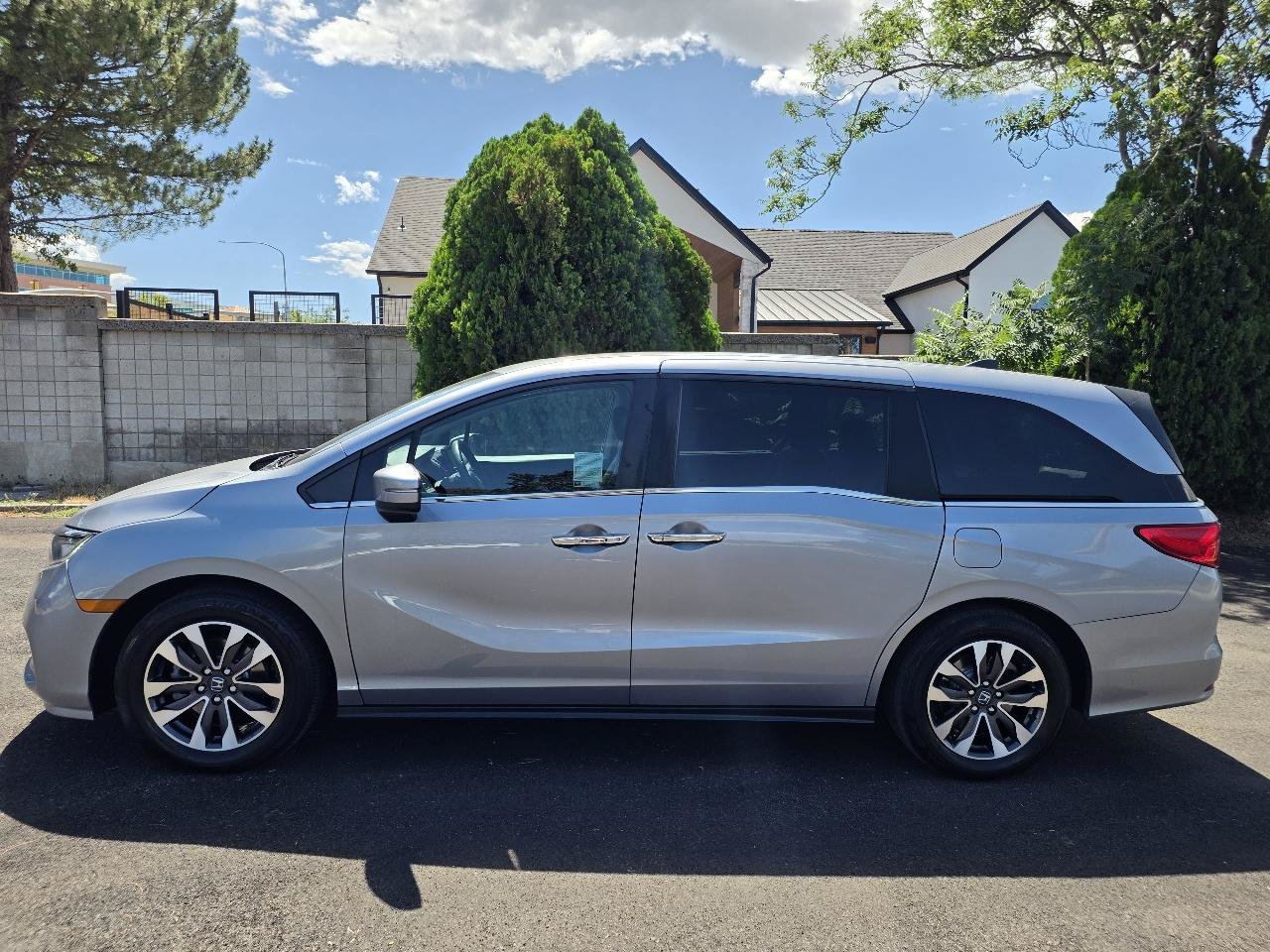 Used 2023 Honda Odyssey EX-L image 2