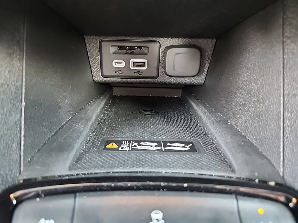 Used 2023 Chevrolet Bolt EUV LT w/ Comfort Package FWD image 24