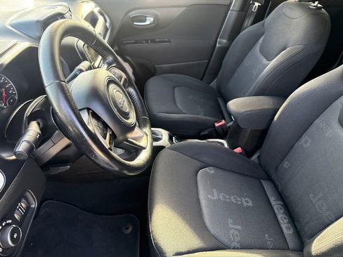 Used 2017 Jeep Renegade Latitude image 19