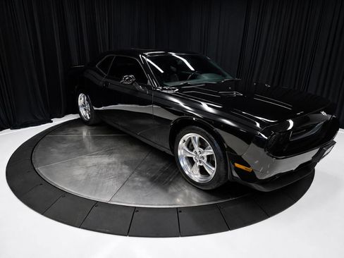 Used 2010 Dodge Challenger R/T RWD image 10