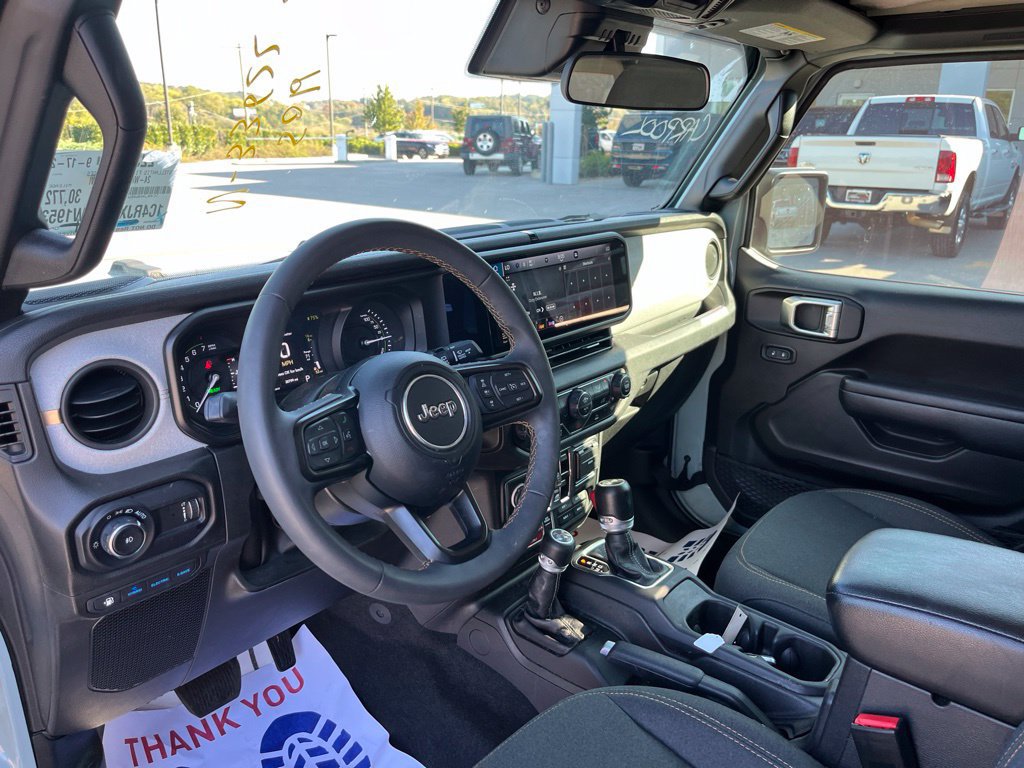 Used 2024 Jeep Wrangler Unlimited AWD/4WD image 6