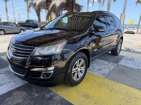 Used 2017 Chevrolet Traverse LT FWD image 1