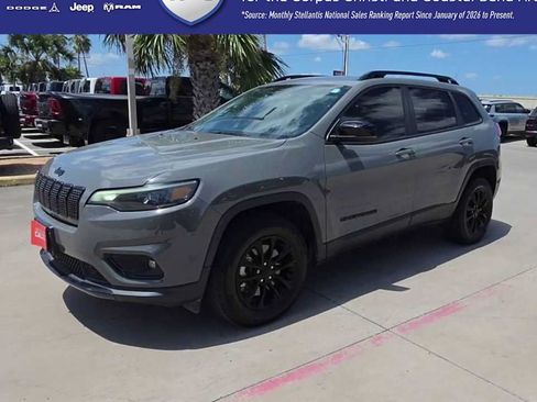 Used 2023 Jeep Cherokee Altitude Lux AWD/4WD image 4