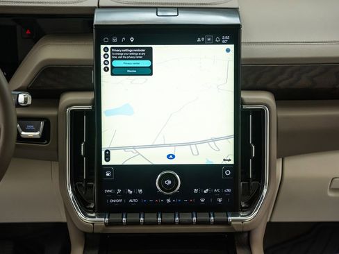 Used 2025 GMC Yukon XL Denali w/ Denali Reserve Package AWD/4WD image 28