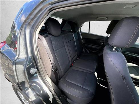 Used 2020 Chevrolet Trax LS FWD image 27