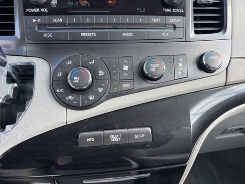 Used 2011 Toyota Sienna LE w/ Towing Pkg image 21