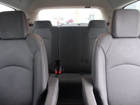 Used 2017 Chevrolet Traverse LT w/ Style and Technology Package image 26