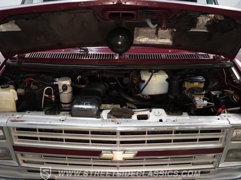 Used 1990 Chevrolet G20 image 3