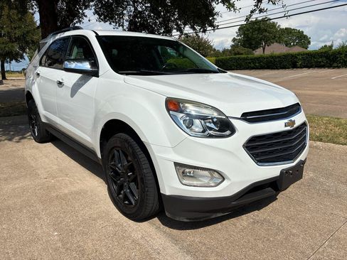 Used 2017 Chevrolet Equinox Premier w/ Enhanced Convenience Package FWD image 3