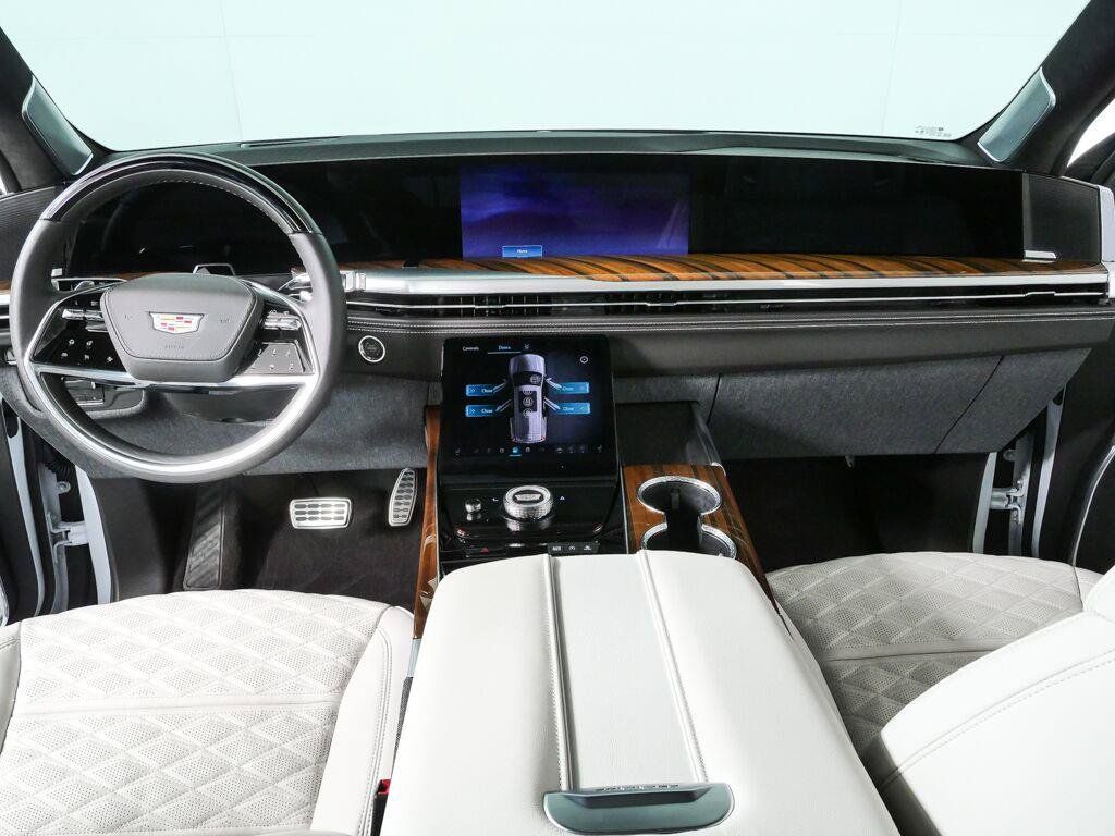 Used 2026 Cadillac Escalade Platinum Sport w/ LPO, ONYX Package AWD/4WD image 20