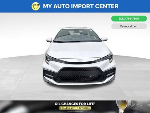 Used 2022 Toyota Corolla SE w/ SE Premium Package FWD image 2