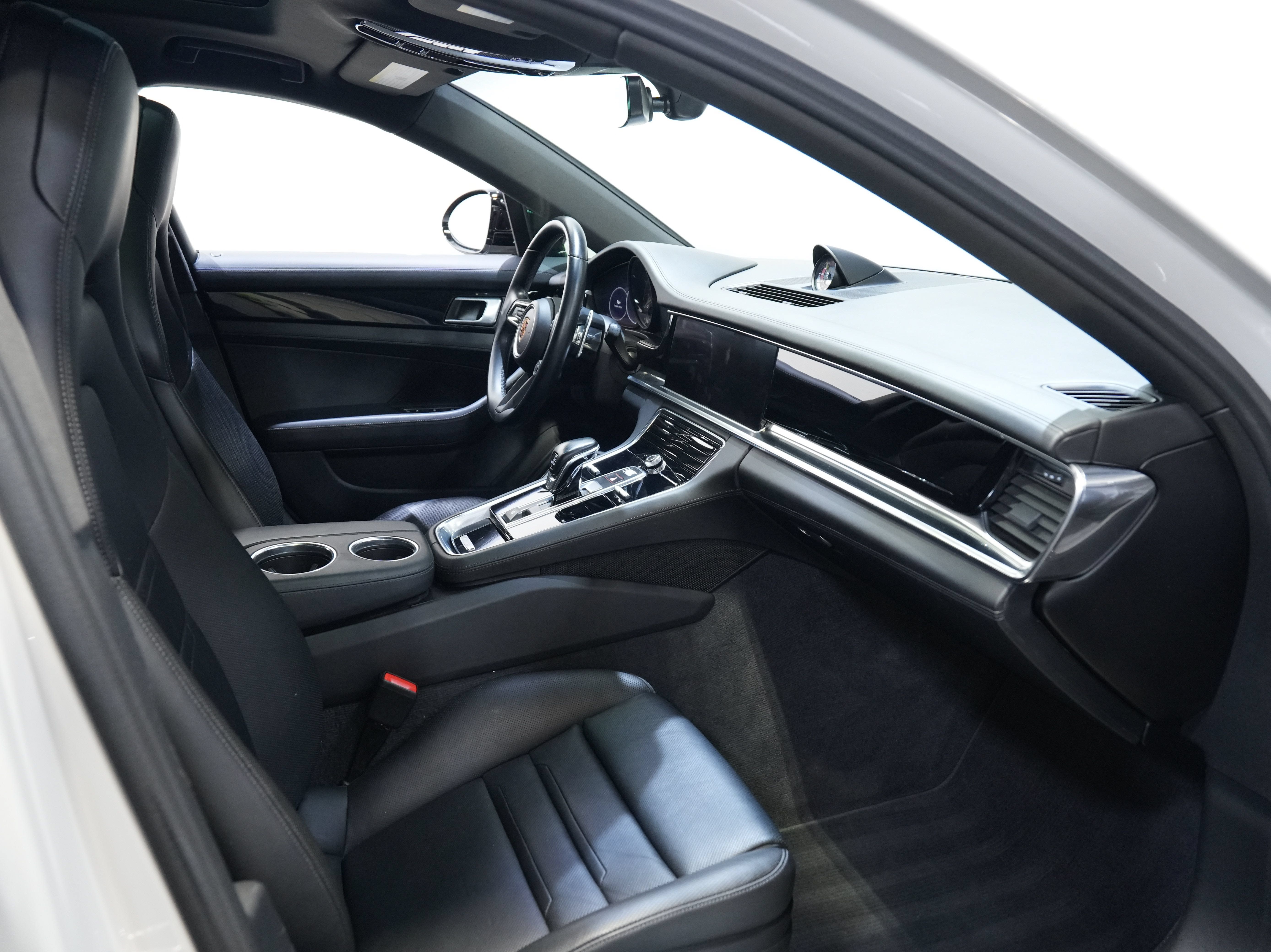 Used 2022 Porsche Panamera 4S w/ Premium Package AWD/4WD image 36