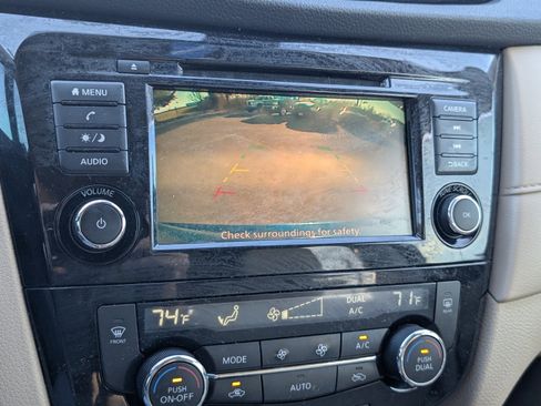 Used 2020 Nissan Rogue SV image 10