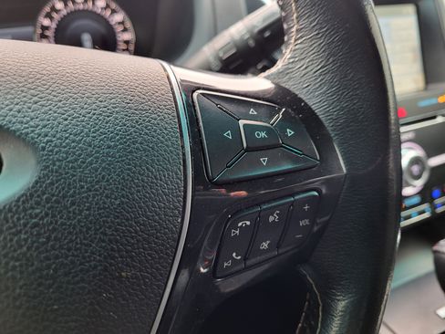 Used 2017 Ford Explorer Platinum image 28