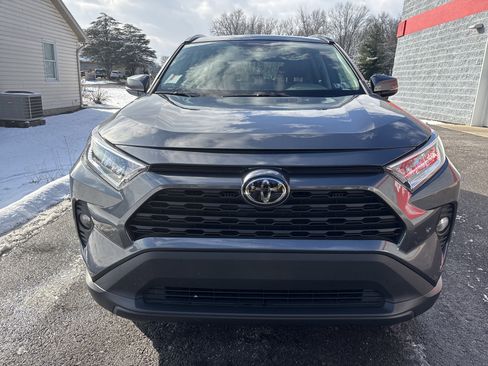 Used 2019 Toyota RAV4 XLE Premium image 11