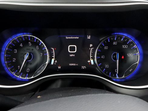 Used 2022 Chrysler Pacifica Touring-L FWD image 27