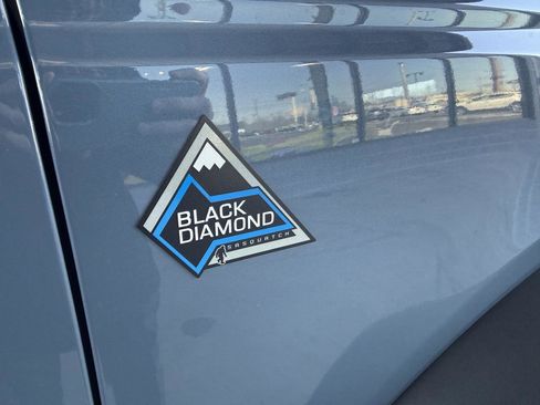 Used 2024 Ford Bronco Black Diamond image 5