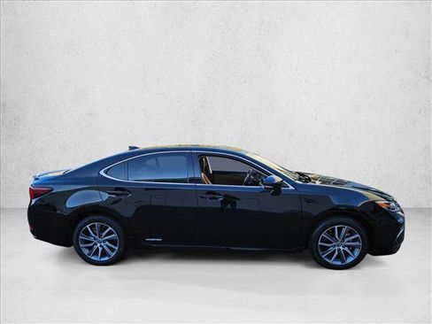 Used 2017 Lexus ES 300h image 4