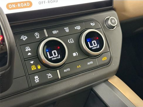 Certified 2026 Land Rover Defender 110 X-Dynamic SE AWD/4WD image 16