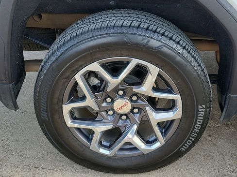 Used 2024 GMC Sierra 1500 SLT w/ SLT Premium Plus Package image 32