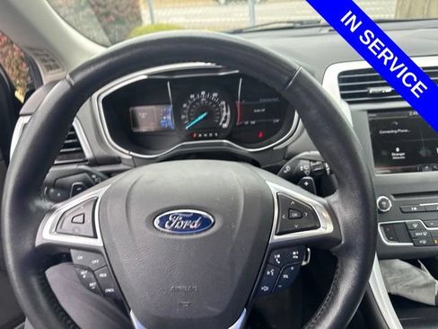 Used 2016 Ford Fusion SE AWD/4WD image 5