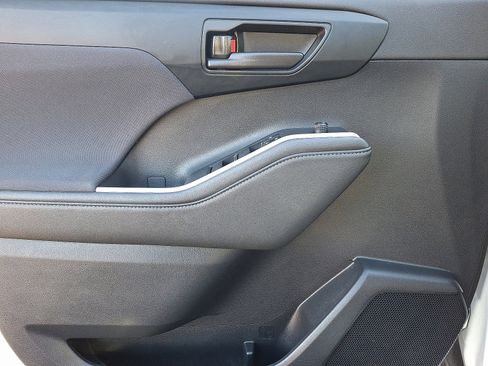 Certified 2023 Toyota Highlander LE image 13